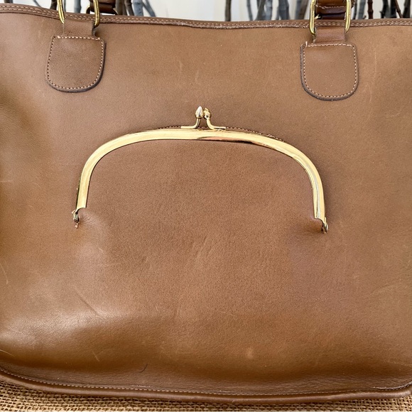 Dorcelle Vintage Tan Kiss Lock Shoulder Bag - Picture 7 of 12